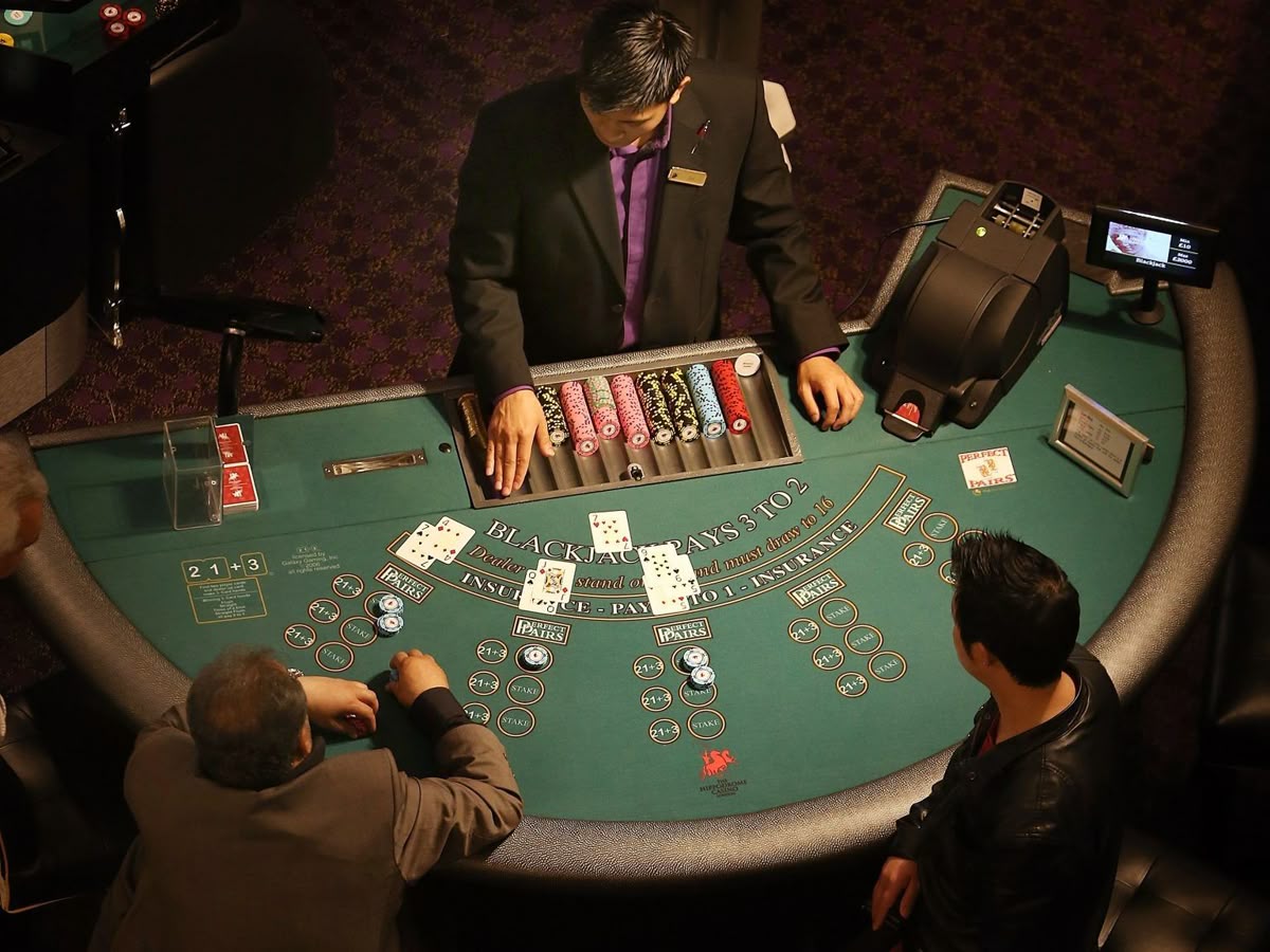 Glacier Peaks Casino کیسینو میں پوکر گیمز